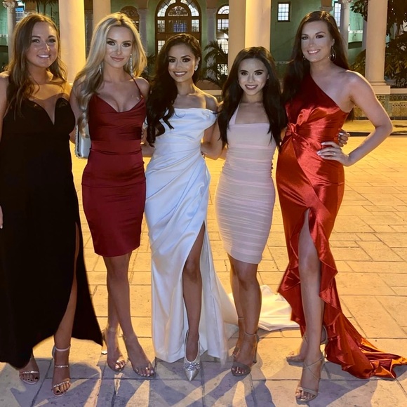 Spicy one shoulder gown 🌶 - Picture 2 of 3